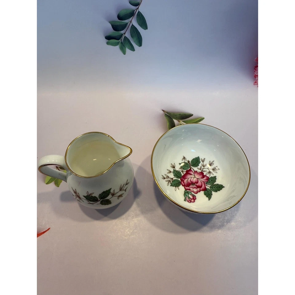 Crema y azucarero de cerámica vintage Wedgwood Charnwood peonía flores borde dorado Foto 2 de 4