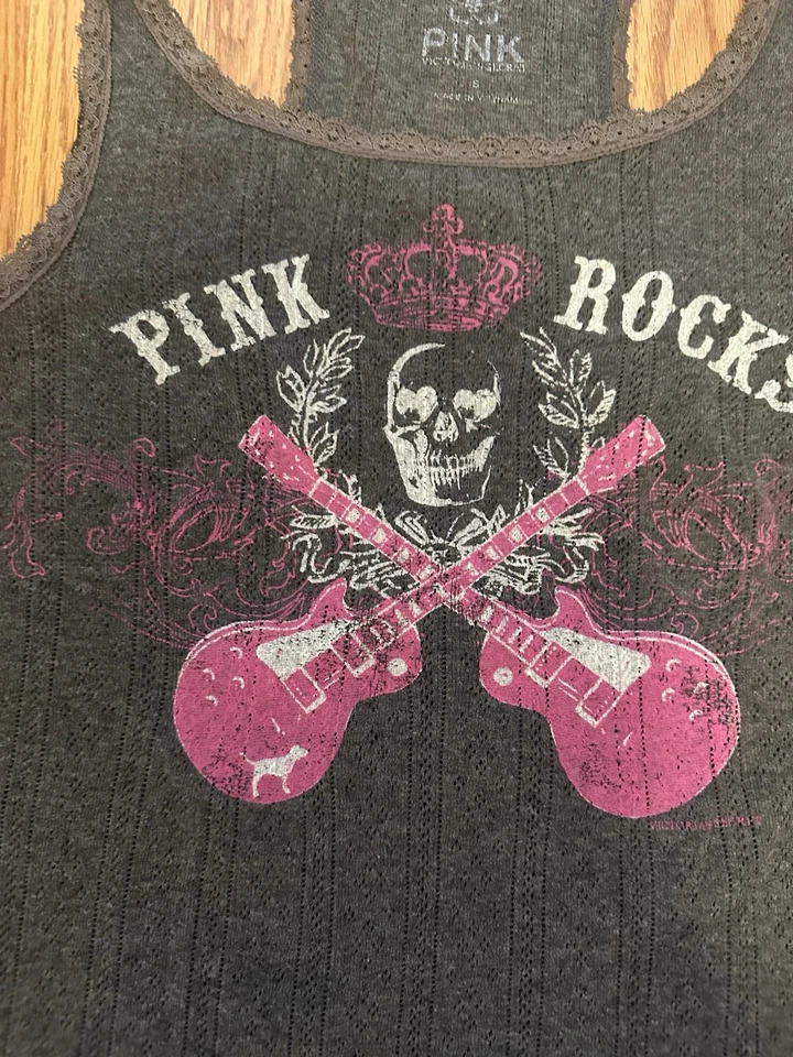 Camiseta sin mangas de guitarra Victoria’s Secret rosa vintage gris rosa calavera hueso cruzado S Foto 3 de 4