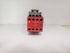 ALLEN BRADLEY 700S-CF440ZJC SAFETY CONTROL RELAY 8 POLE 4NO 4NC 24V DC