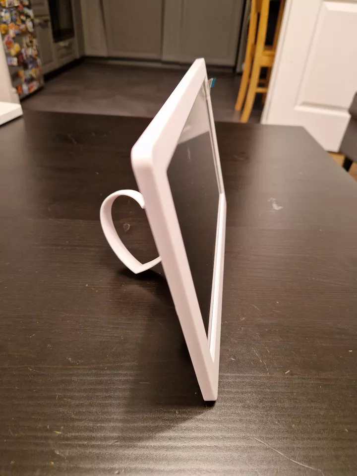 🖼️ 7” Digital Photo Frame – White with Heart Stand & EU Plug – New - Image 4 of 4