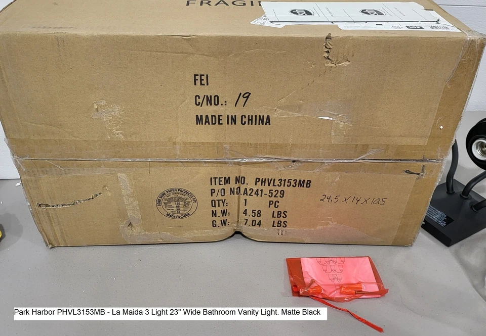 Lámpara de tocador Park Harbor PHVL3153MB La Maida 3 luces baño 23". Negro mate Foto 2 de 2