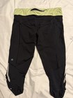 lululemon athletica Women's Capri Leggings 8 Black/Green Stretch Zip Pocket Logo — photo 2