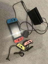 Nintendo switch(4 joycons, 3 games)