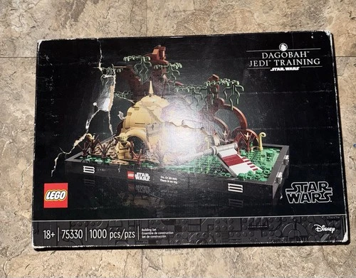 NEW LEGO Star Wars Dagobah Jedi Training Diorama 75330 *SEE PICTURES*