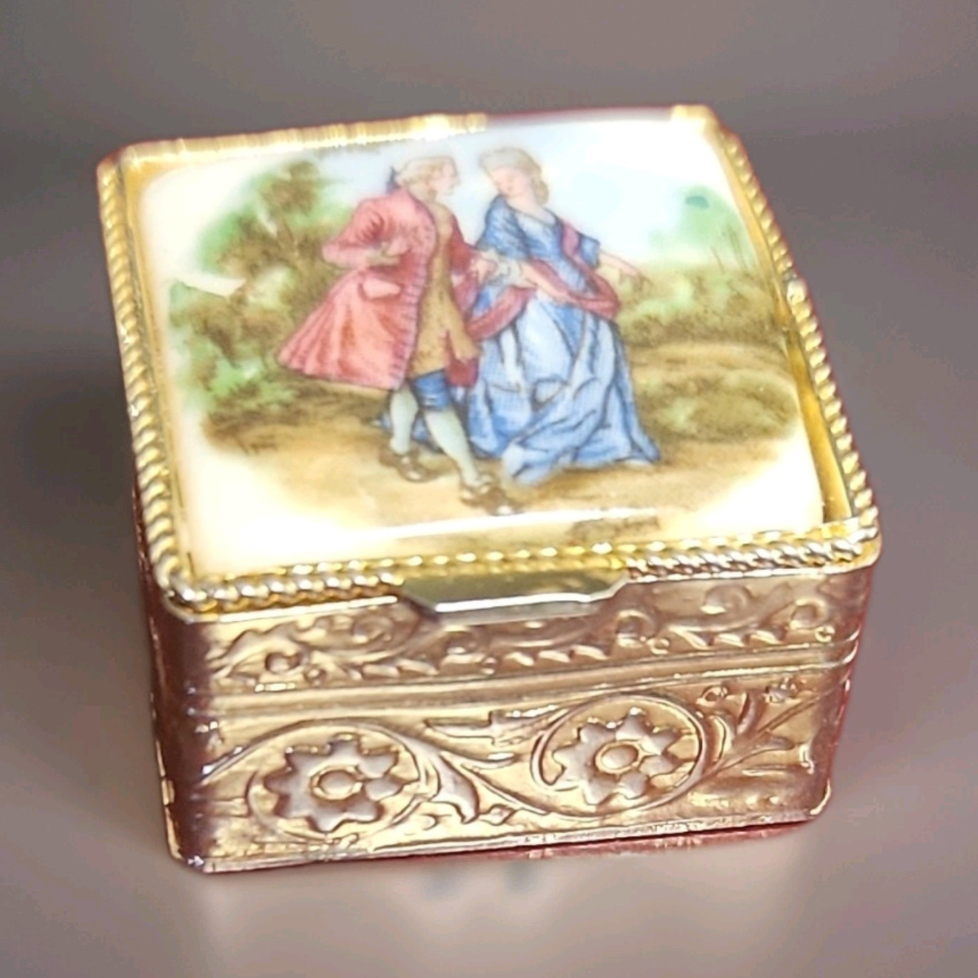 Vintage, Gold Tone courting couple hinged trinket box. Made in Italy