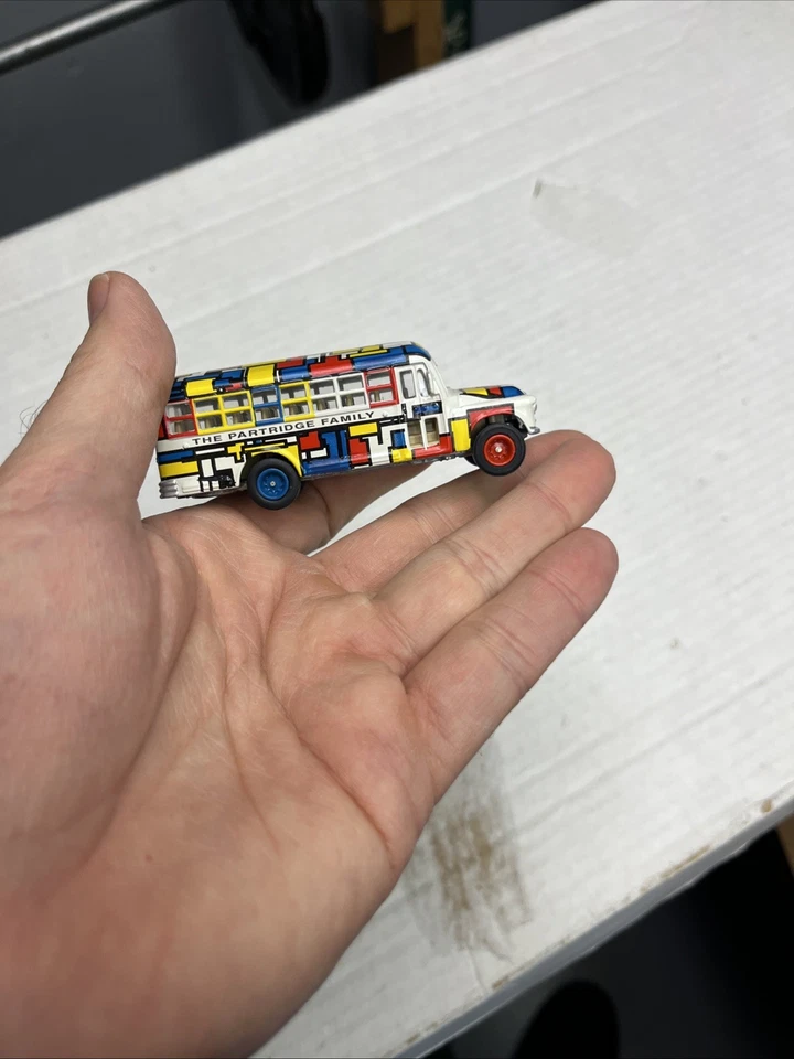 De colección Johnny Lighting 1998 Hollywood Sobre Ruedas The Partridge Family 1:64 Nuevo de Lote Antiguo Foto 4 de 4