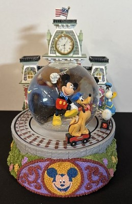 Disney 27737 Mickey & Friends Main Street Station 10  Snow Globe Goofy Pluto  