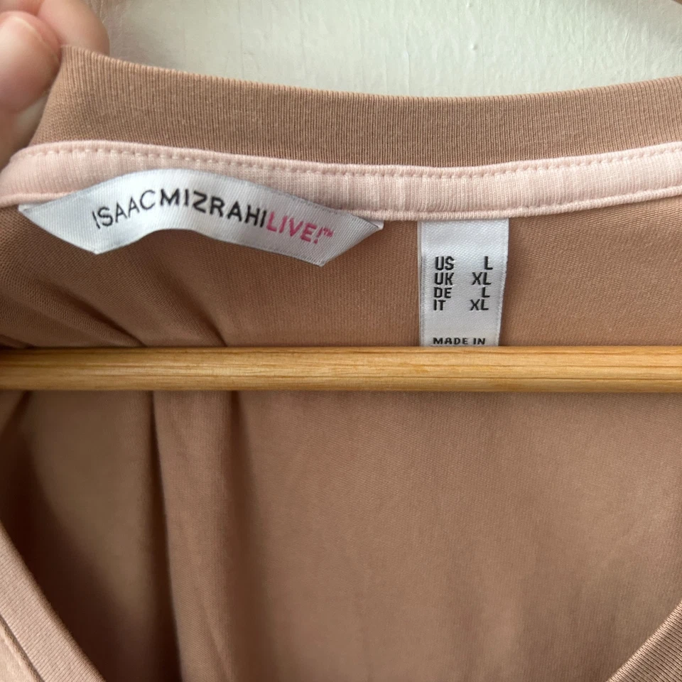 Camiseta IsaacMizrahiLive Feminina Grande Bronzeada Decote Redondo Bainha Babado Manga Curta Top - Imagem 4 de 4