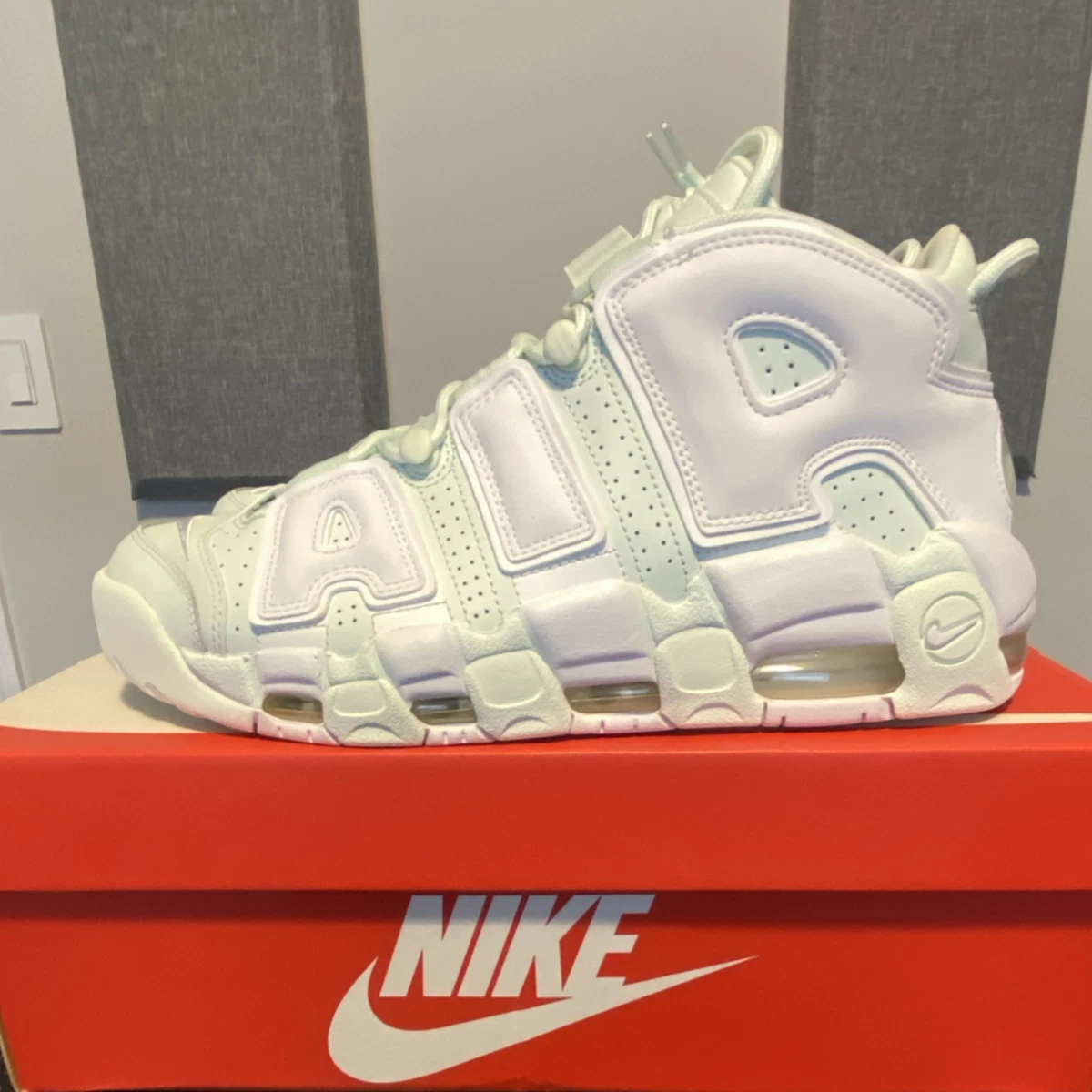 靴/バッグ NIKE AIR MORE UPTEMPO BARELY GREEN Nike Air More Uptempo 'Barely Green' White 917593-300 Women's 9