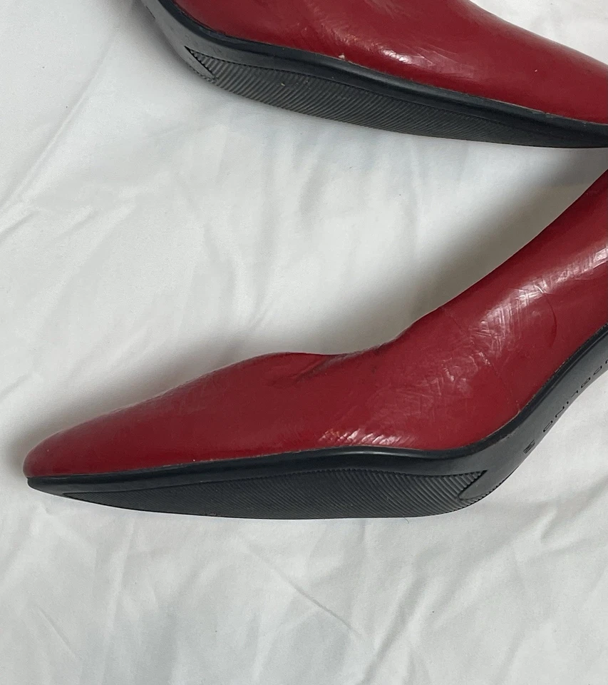 Tacones Y2K Bandolino rojo punta  Foto 2 de 4