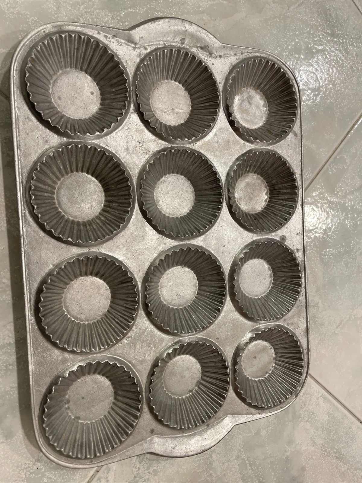 Vintage Minneapolis Minnesota Cupcake/tart Muffin Pan Cast Aluminum