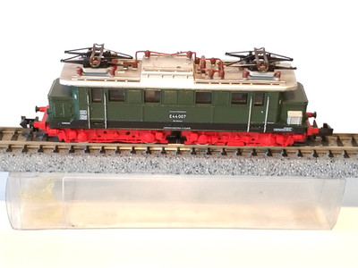 E44 007 DRG ERA II ELECTRIC LOCOMOTIVE FROM MINITRIX 51 1026 00 SET (F155)