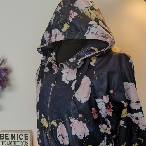 Next Size 12 (May Also Fit 14) Pac Away Mac Floral - Picture 1 of 10
