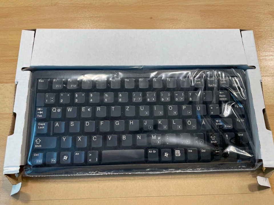 Cherry Compact Keyboard G84-4100 (G84-4100LCMDE-2, DE Layout) - Bild 2 von 2