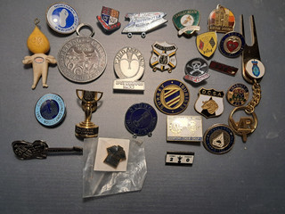 JOB LOT OF MIXED COLLECTABLES INCLUDES ENAMEL BADGES MOST SPORT RELATED