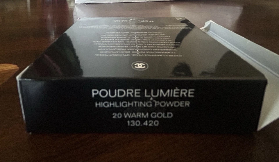 CHANEL POUDRE LUMIER 20 ouro quente - Imagem 2 de 4