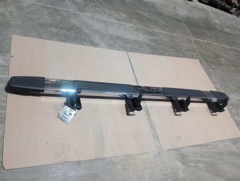 Driver Left Running Board 84676718 For 22-23 Silverado 2500
