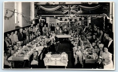 POSTKARTE RONALD THOMPSON DENBIGH RP FEIER KRÖNUNG QUEEN ELIZABETH ?