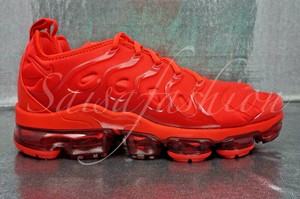 nike red vapormax plus