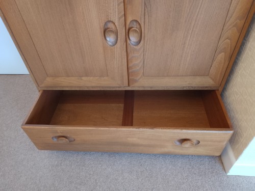 Vintage Ercol Windsor 469 serving cabinet 1960's - collection from TW2 or BH23 - Picture 6 of 12