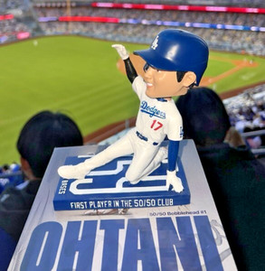 大谷翔平 Shohei Ohtani 50/50 Bobblehead Ohtani50-503FootA.jpg