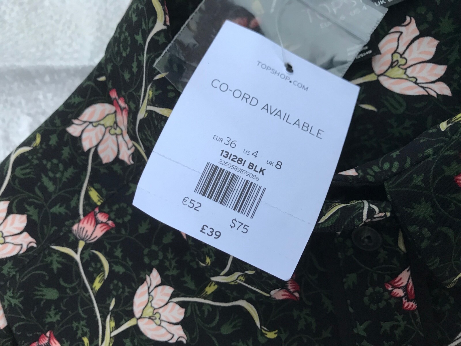BNWT LADIES " TOPSHOP " BLACK FLORAL PRINT CROP SHIRT - UK 8 ! RRP £39 image 2