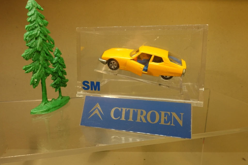Siku Citroen SM in Plexiglas-Box