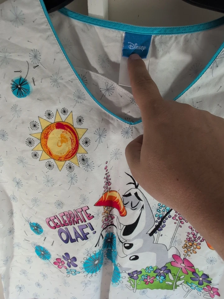 Blusa esfoliante feminina Disney XL Celebrate Olaf - Imagem 4 de 4