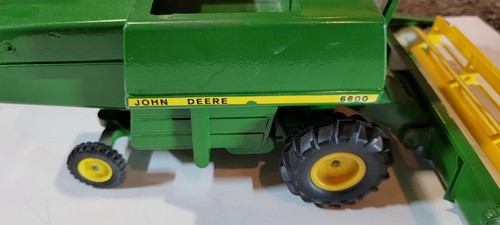 Vintage Ertl John Deere 6600 Combine Plastic Reel Knobby Rear Tires - Picture 9 of 12