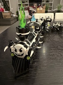 Lego 9467 Monster Fighters Ghost Train 100% COMPLETE  With manual Glow In Dark
