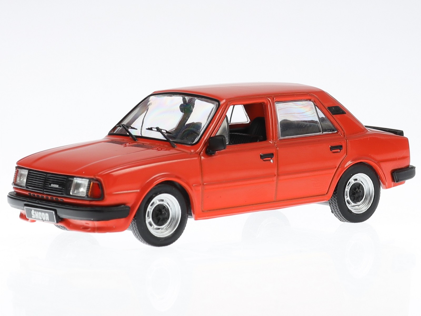 IXO Models Skoda 120l 1983 1:43 CLC403N