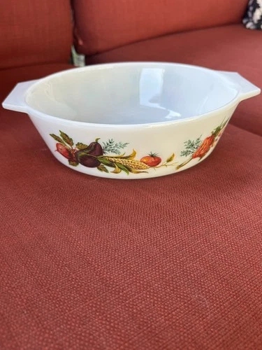 Vintage JAJ Pyrex "Tuscany Market Garden" Casserole Dish.