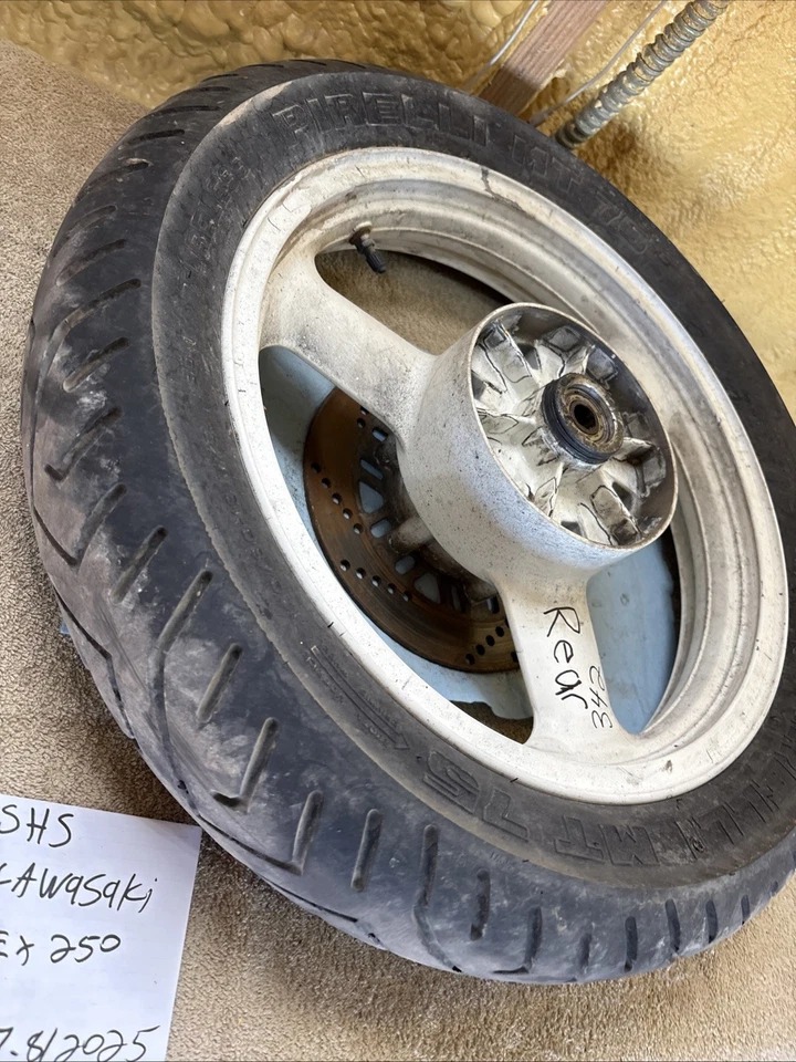 Conjunto de llanta trasera Kawasaki Ninja 250 R 1987 342 Foto 3 de 4