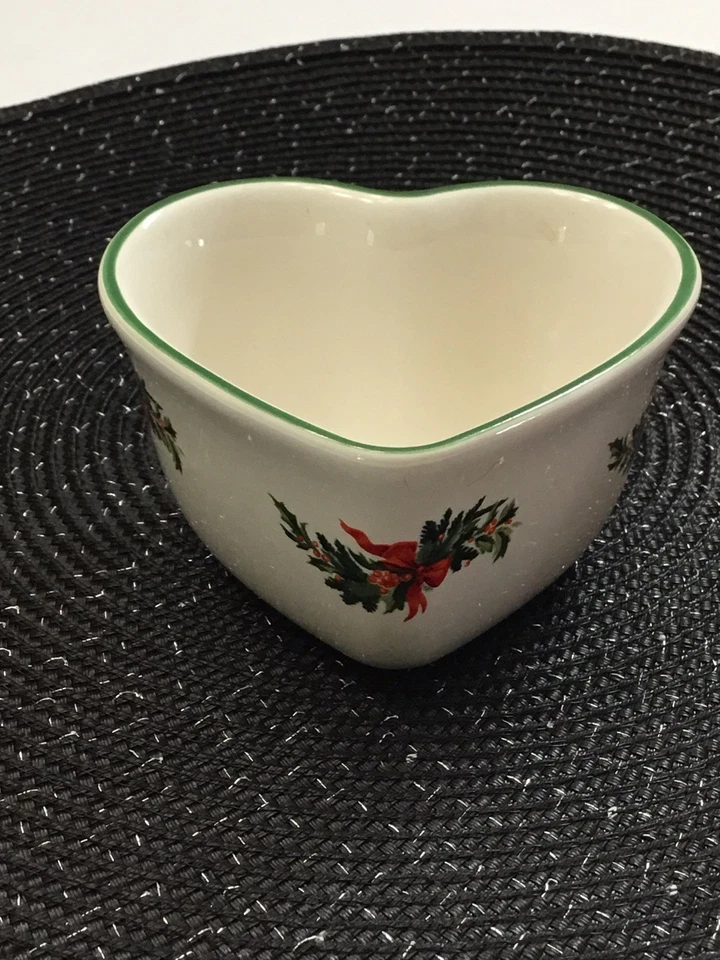 Pfaltzgraff Christmas Heritage Pattern Heart Shaped Custard Cup Dish RETIRED - Image 2 of 4