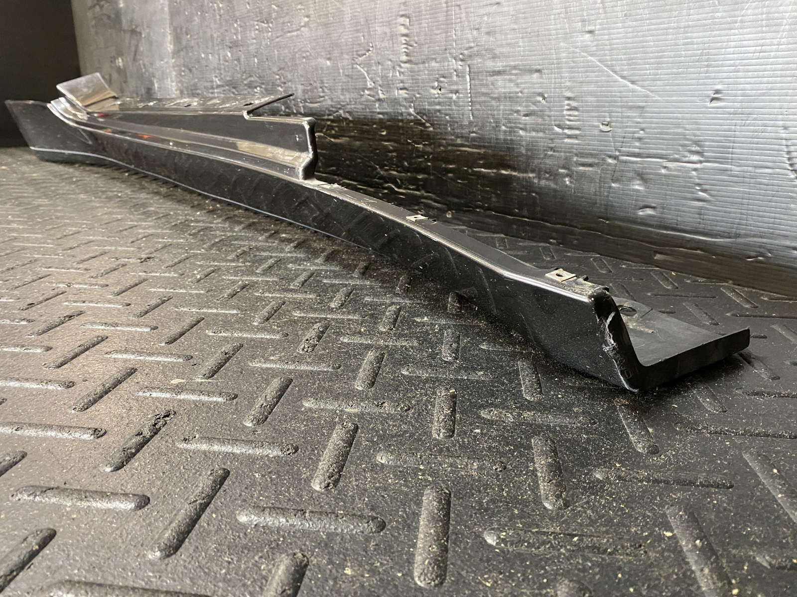 08-10 MASERATI GRANTURISMO PASSENGER RH ROCKER TRIM MOULDING GRAY ID 080093500