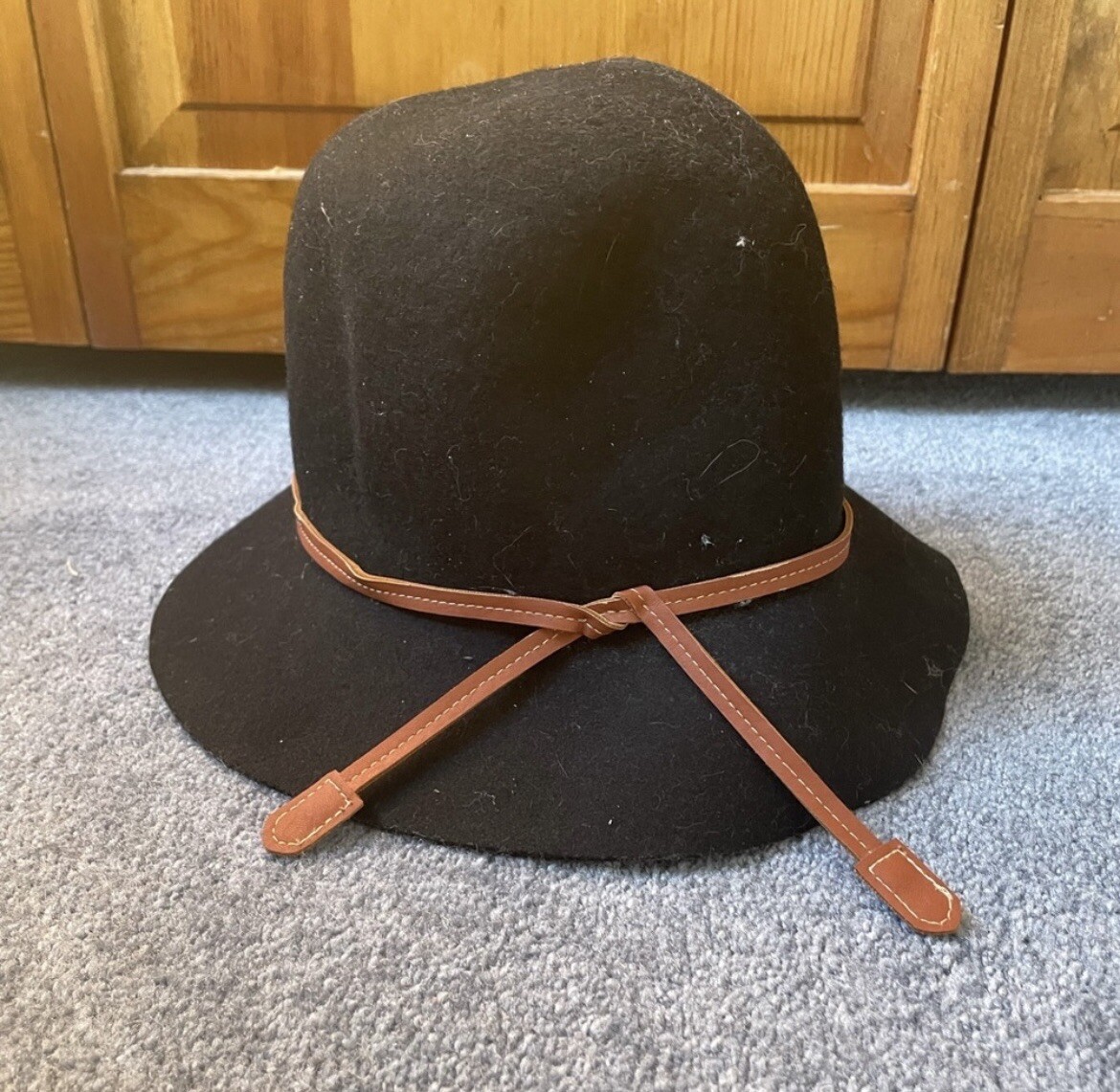Saks Fifth Avenue Wool Hat with Leather Trim Saks Fifth Avenue Black Hats for Women for sale | eBay main image 3