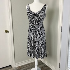 White House Black Market Size 8 Sleeveless Black and White Print Dress NWT