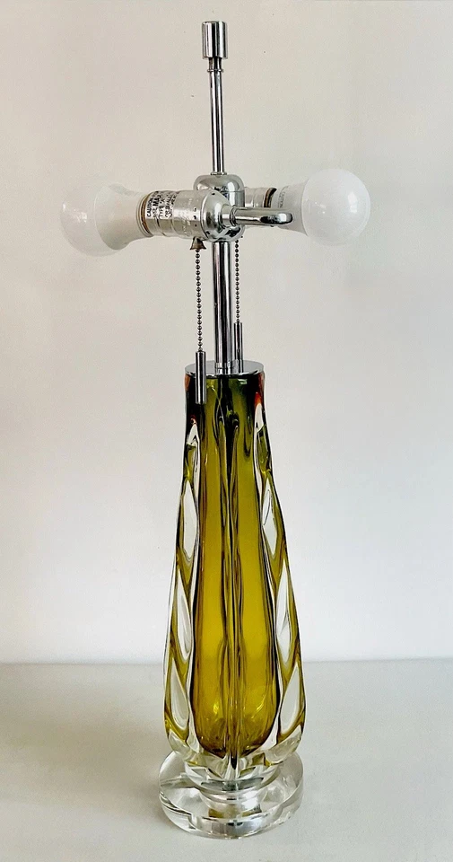 Lámpara de mesa LED de vidrio verde soplado libre Dimond Modena con pantalla de seda verde D2670 Foto 3 de 4