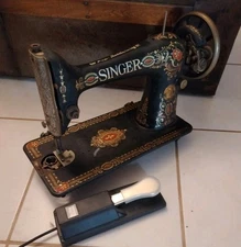 Antique 1921 Singer Model 66 "Red Eye" Sewing Machine w/ Treadle Cabinet – Local