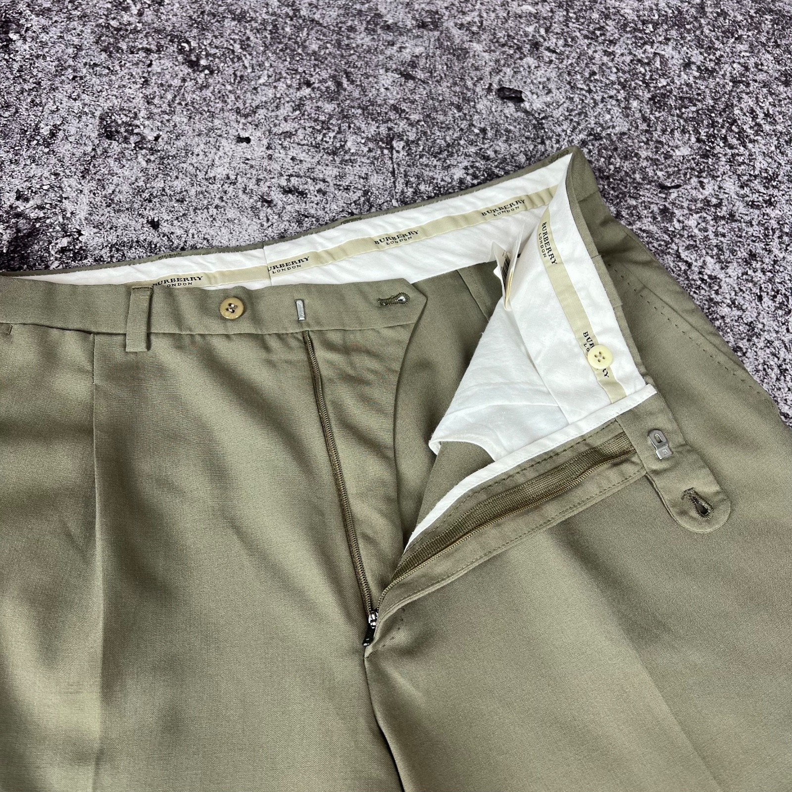 Burberry London Pants Made in Spain Olive Size - 44 thumbnail 4