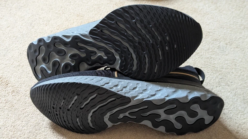 Nike React Infinity Run Flyknit 2 Black Metallic Gold Smoke Grey UK 10.5 (New) - Image 3 of 4