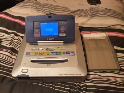 Sony Digitaler Fotodrucker mit Klappmonitor (DPP-SV77)