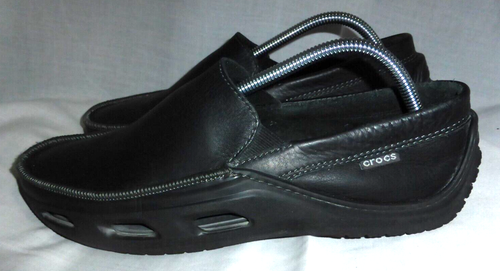 CROCS HERREN SCHWARZ LEDER SLIPPER HALBSCHUH GRÖSSE UK 9 EU 43 US 10 SEHR GUTER ZUSTAND