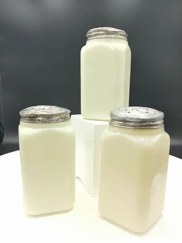 VTG McKee Co Custard Milk Glass Pepper/Salt Flour/Sugar Range Shakers Set/3 Glow