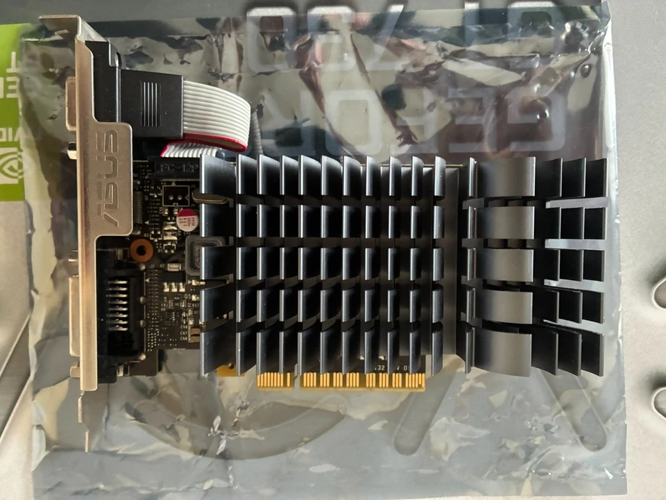 Nvidia ASUS GT 730 1GB DDR3 VGA/HDMI/DVI Graphics Card p/n 01G-P3-1731-KR - Image 3 of 4