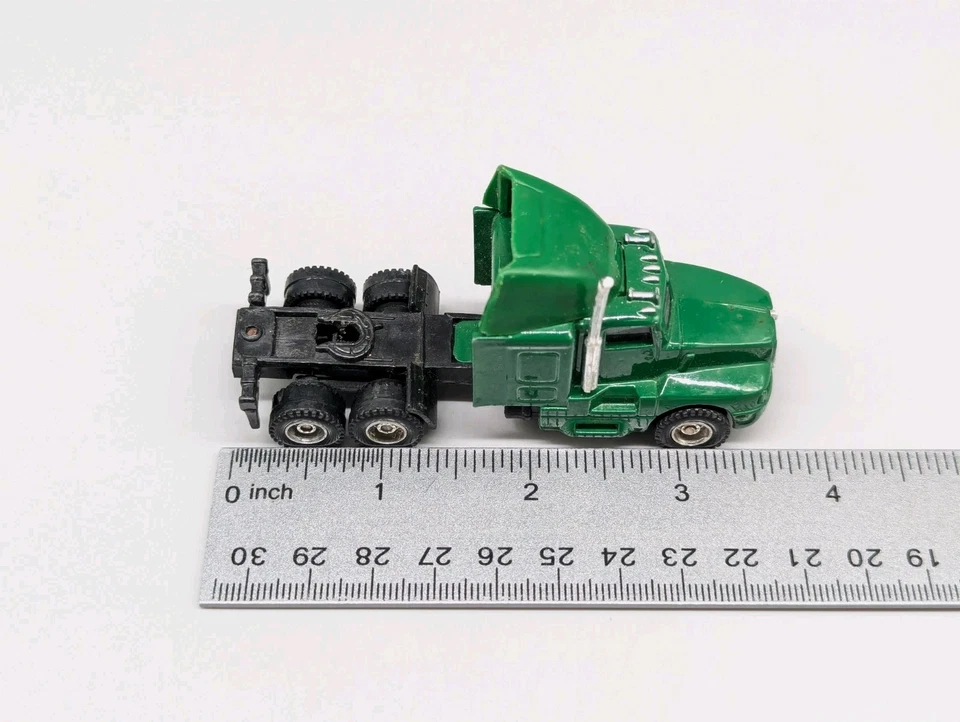 Maisto Kenworth Diecast Semi Tractor Cabs Red Ferrari Green Semi Truck Cabs 1/64 - Image 3 of 4