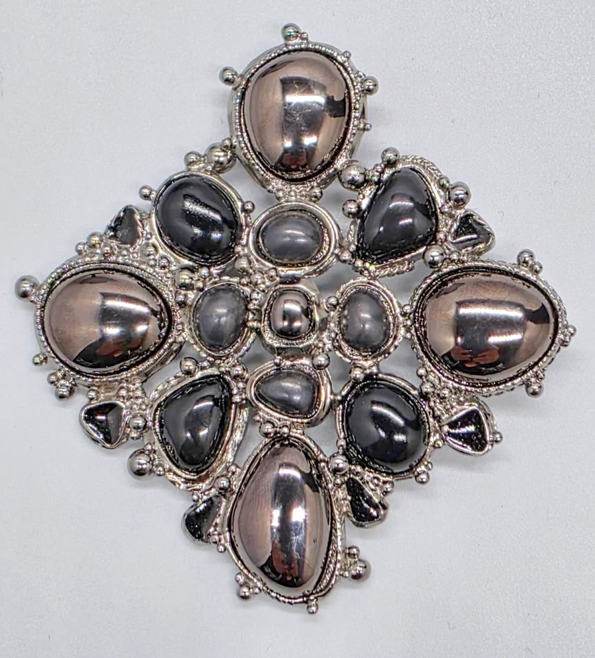 Colar Chanel autêntico 2008 esmalte, Gripoix e pingente de fita de veludo - Imagem 4 de 4