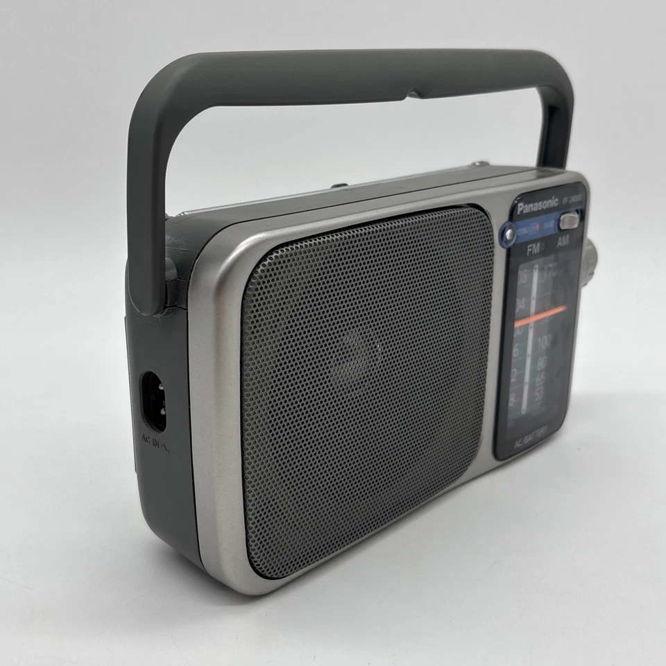 Vintage Panasonic FM-AM 2-Band Receiver RF-2400D Silver AC/Battery Tested - Image 2 of 4