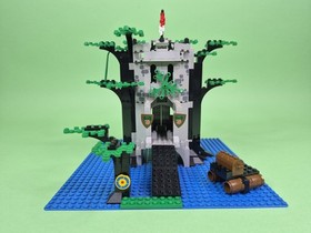LEGO Castle (6077) Forestmen&rsquo;s River Fortress - 94% Complete - READ DESCRIPTION 