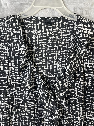East 5th Women's Black/White Ruffle Crinkle Ruffle short sleeve Blouse Size 1X - Picture 3 of 9